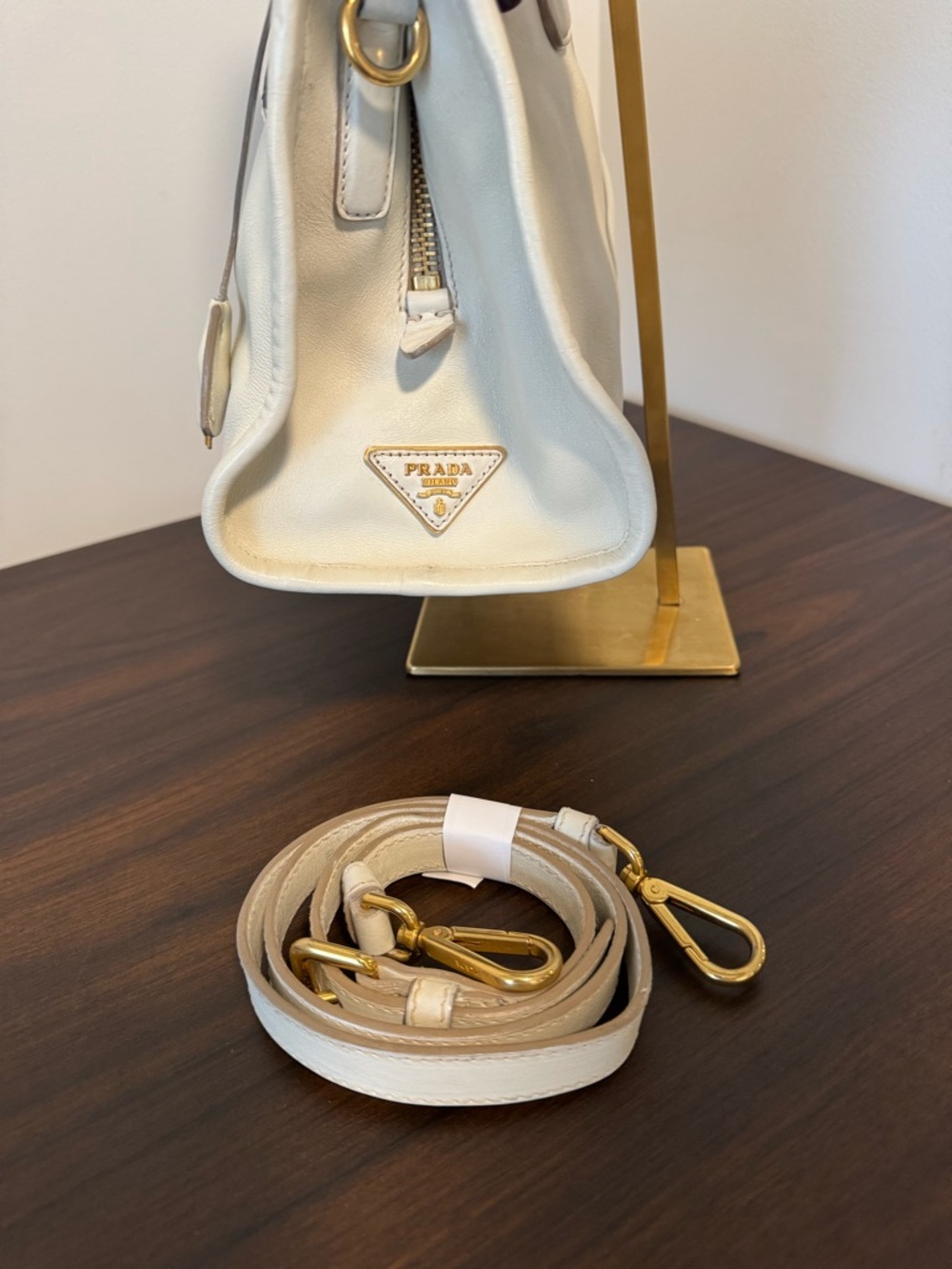 ✨PRADA AUTHENTICATED Vitello Leather Top Handle Satchel | Leather int. - AS IS - Picture 3 of 15
